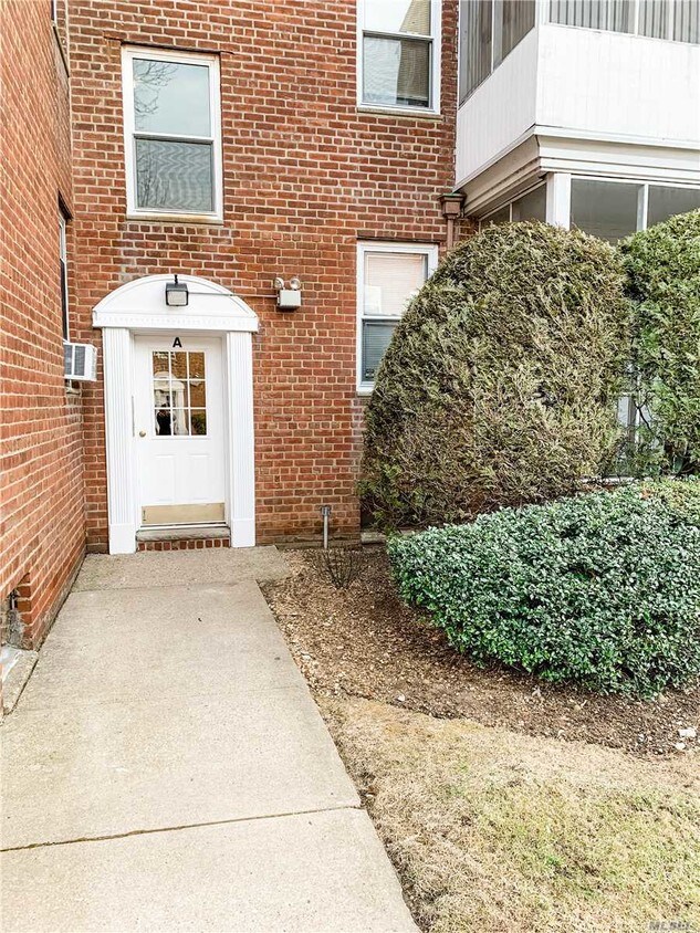 Primary Photo - 284 Central Ave