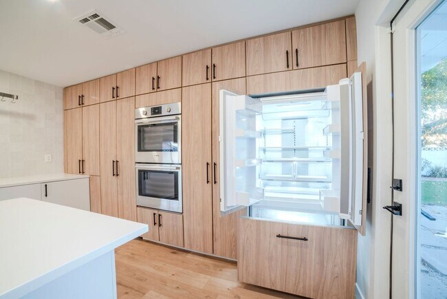Foto del edificio - 1700 Bracken Ave