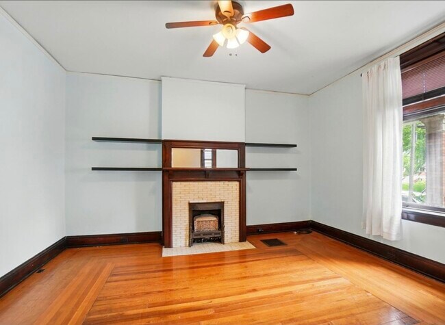 living room or third bedroom - 513 Howell Ave