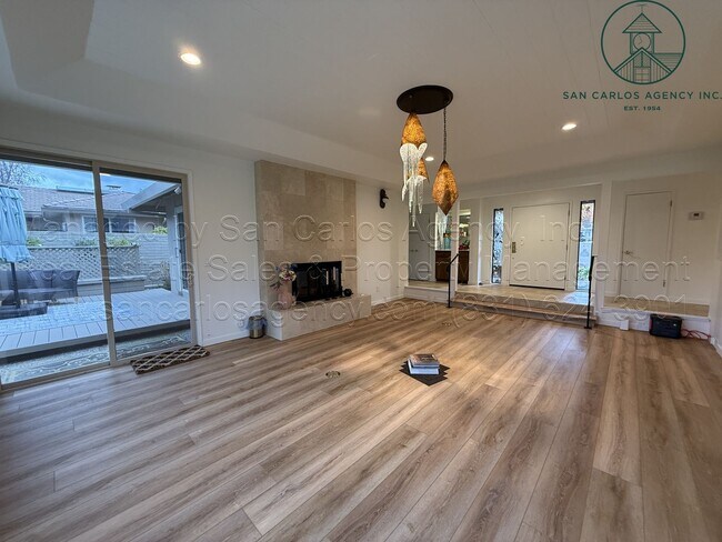 Foto del edificio - Beautifully Updated Three Bed (+ Bonus) Quail Lodge Home