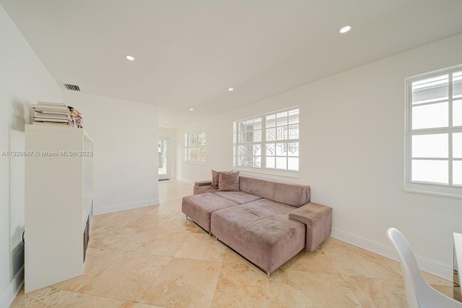 Building Photo - 5740 SW 47th St
