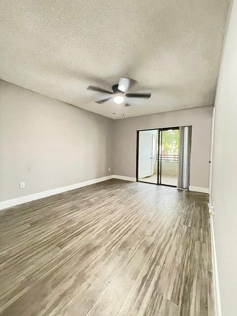 Foto del edificio - 1136 N Hiatus Rd