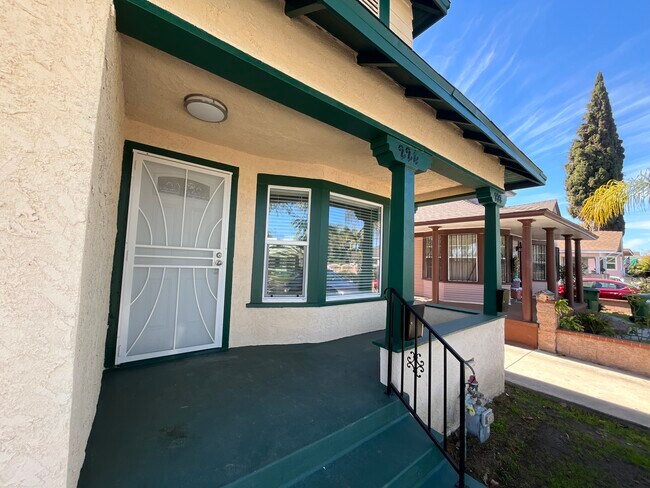 Building Photo - 224 E 65th St