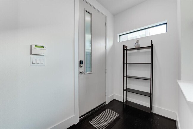 Foto del edificio - 2401 Crawford St