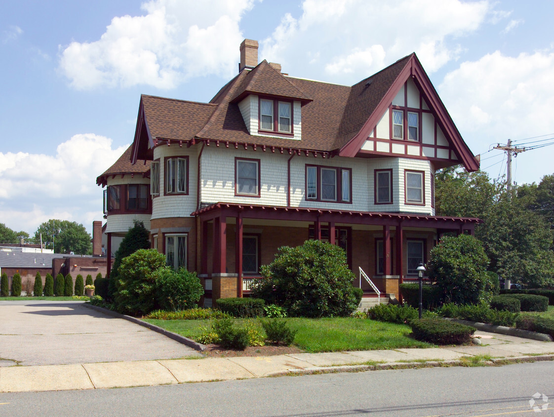 Building Photo - 151 Rumford Ave