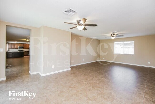 Foto del edificio - 4716 S Kenwood Ln