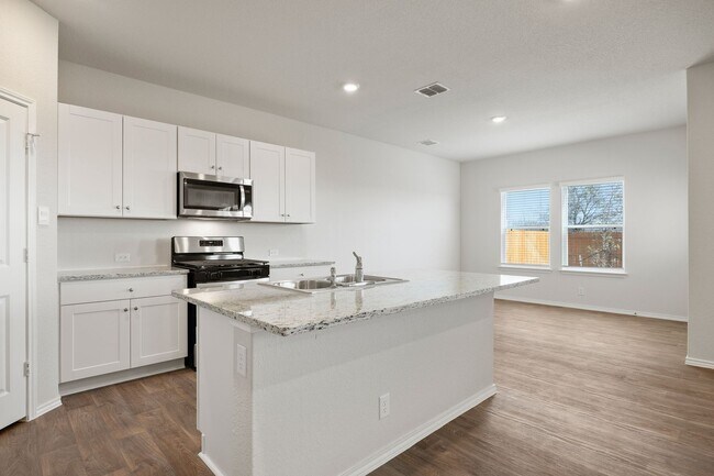 Foto del edificio - Like New Home in Golf Course Community!!!