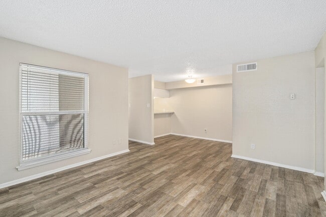 Classic 1 BR, 1BA Apartment - Tides on Avril