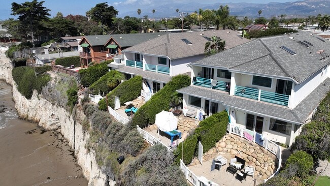 Building Photo - 6575 Del Playa Dr