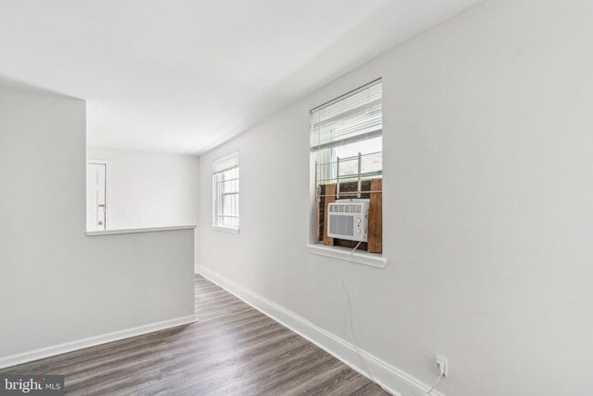 Building Photo - 822 W Lombard St