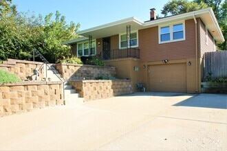 Building Photo - 4405 Spring St