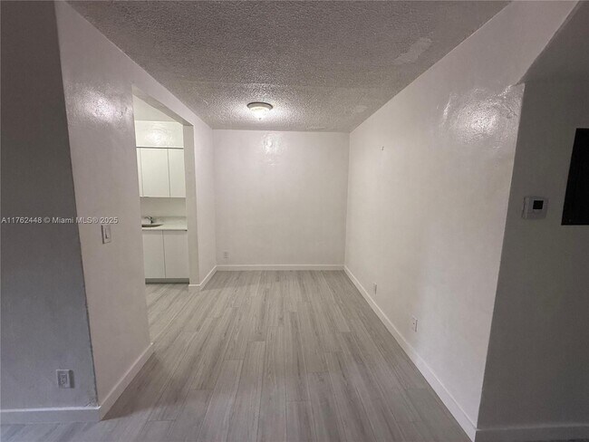 Foto del edificio - 16851 NE 18th Ave