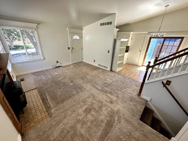 Foto del edificio - Summer Valley 3 Bed 2 Full Bath Home. 1 Car Garage. Large Deck. Move In Ready.