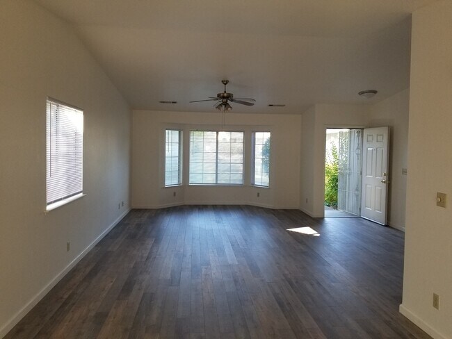 Foto del edificio - 3 Bedroom 2 Bath Home in Cottonwood