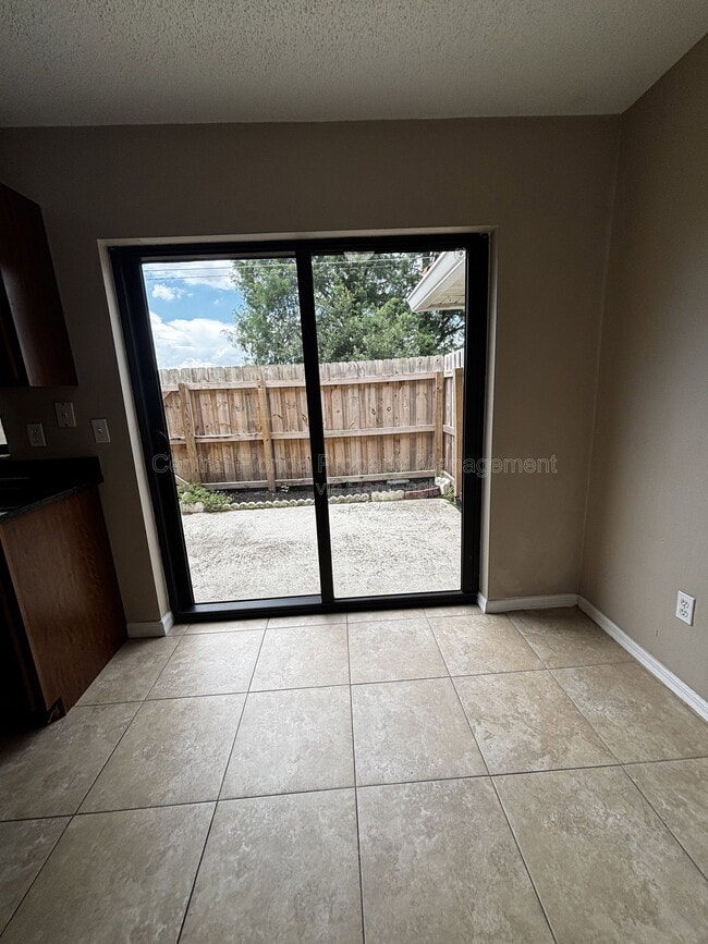 Building Photo - 1627 Long Ridge Ct