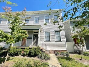 Building Photo - 610 E Henry St
