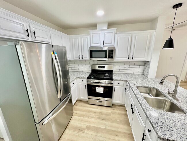 Building Photo - 1615 Homeland St