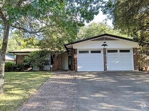 Building Photo - 7011 Whispering Oaks Dr