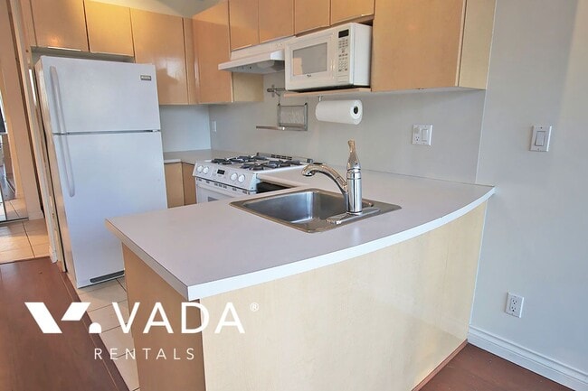 Building Photo - Venus Studio For Rent 1710-1239 West Georg...