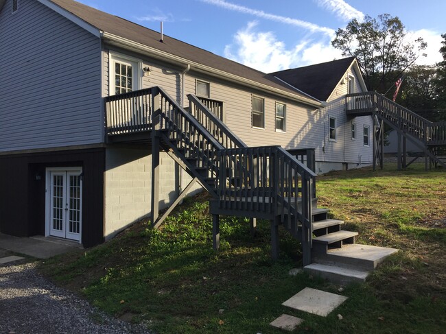 Side of unit - 147 Georgetown Rd