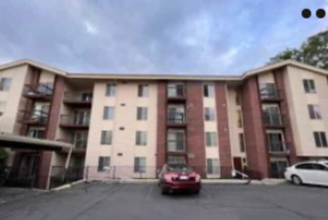 Building Photo - 1044 E 400 S