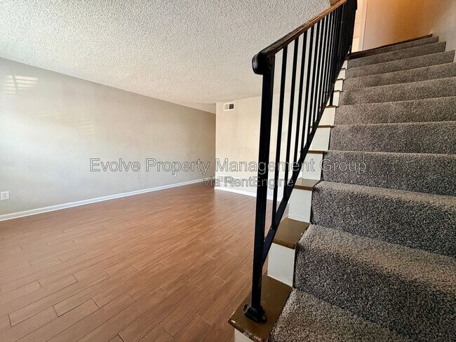 Foto del edificio - 684 Hobbs Dr