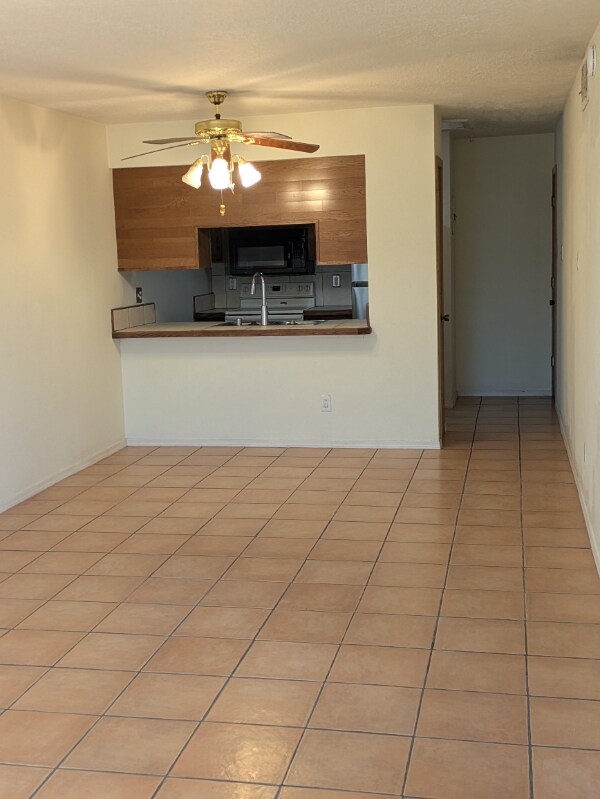 Foto del edificio - 12209 Menaul Blvd NE