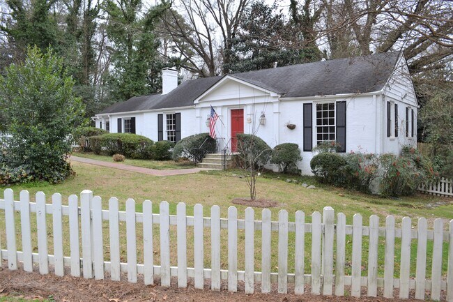 Building Photo - 388 Collier Rd NW