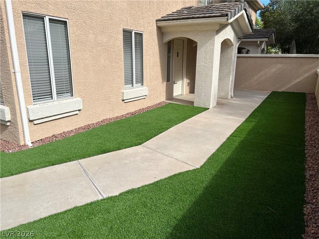 Foto del edificio - 910 Elegant Coral Ave