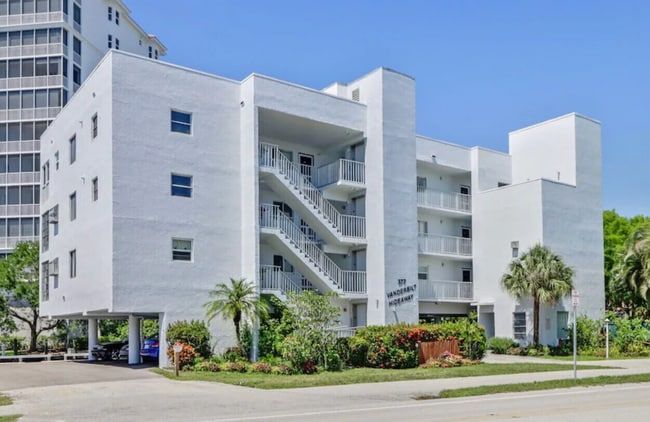 Building Photo - 377 Vanderbilt Beach Rd