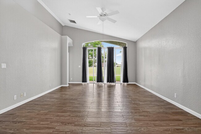 Foto del edificio - 671 Stanford Ln
