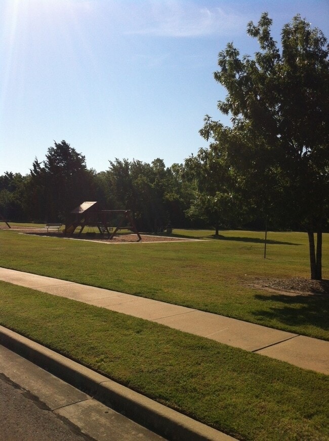 Foto del edificio - 3 Bedroom Plus Office in Stone Mill! Great open floor plan, huge kitchen!