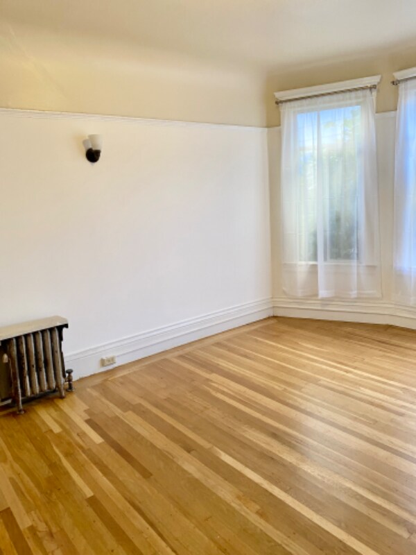 Building Photo - 1142 Hyde St