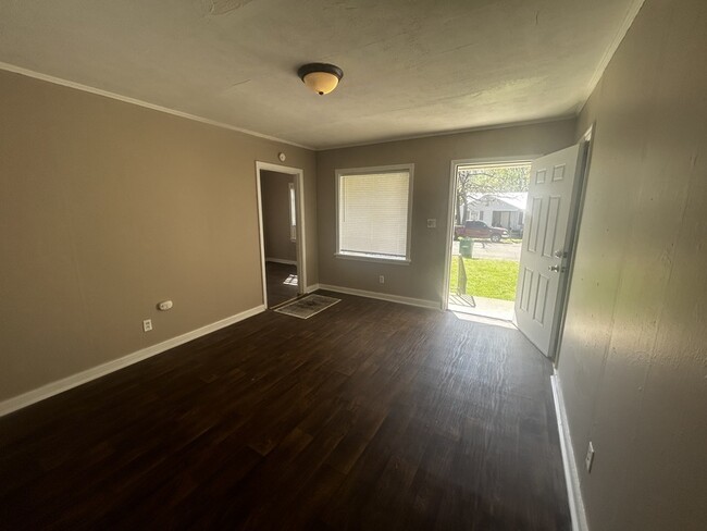 Building Photo - 138 Holland Ave