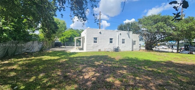 Foto del edificio - 944 NW 81st St.