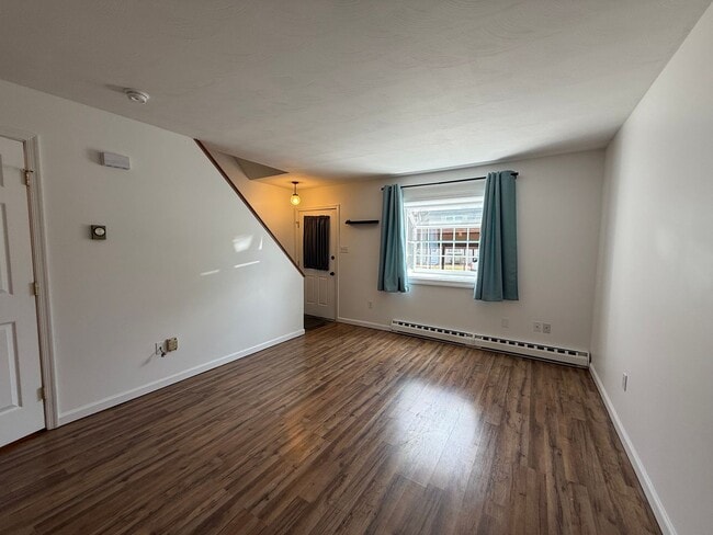 Building Photo - Woods Edge 3-Bedroom Townhome!
