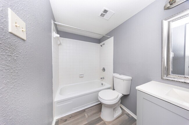 Building Photo - 13480 S Thorntree Dr