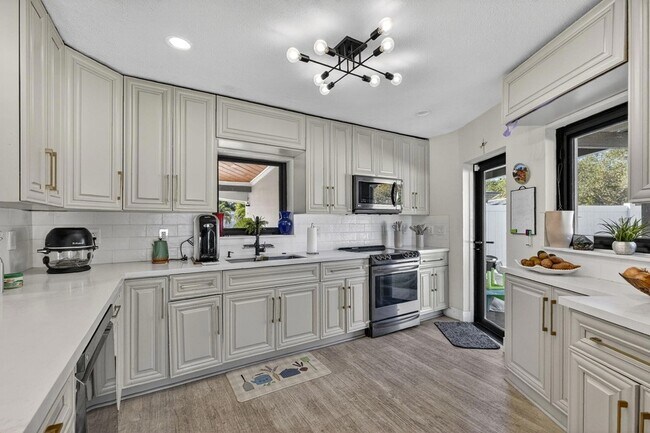 Foto del edificio - 2601 NE 8th Ct