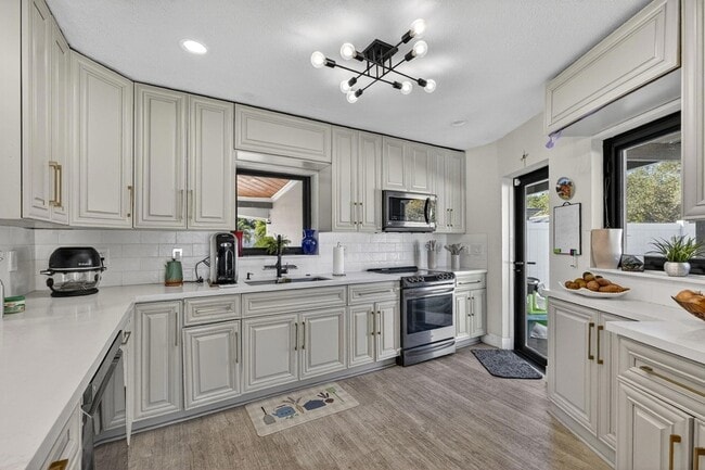 Photo - 2601 NE 8th Ct House