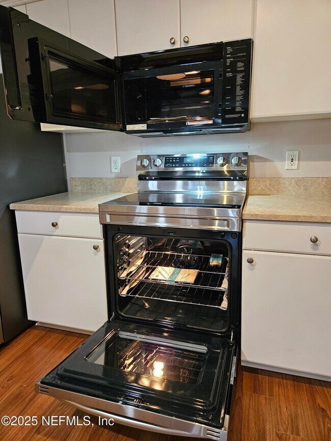 Foto del edificio - 3591 Kernan Blvd S