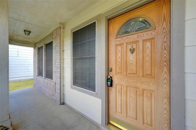 Building Photo - 1704 Primrose Ln