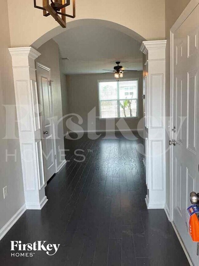 Building Photo - 308 Silverleaf Ln