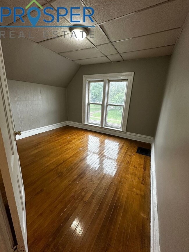 Building Photo - Charming 4 Bedroom House on Earl Street - ...