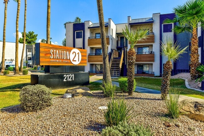 Building Photo - Station 21