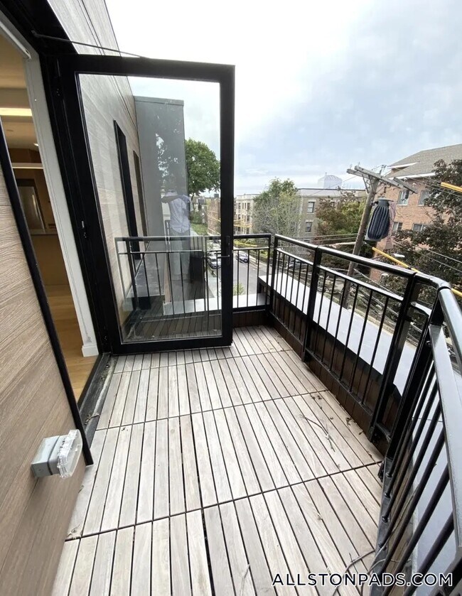 Foto del edificio - 83 Gardner St