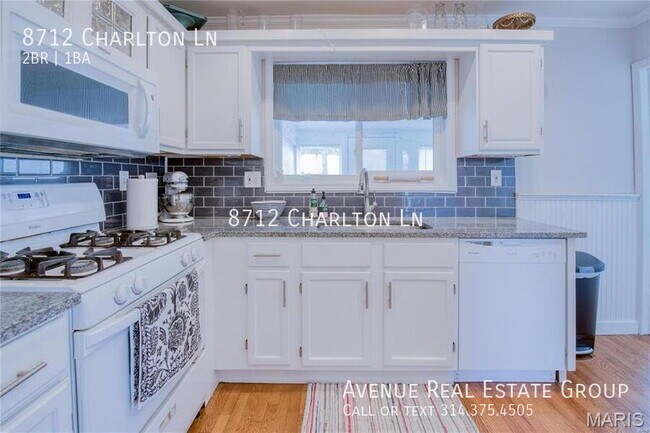 Foto del edificio - 8712 Charlton Ln