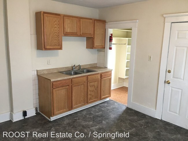 Building Photo - 3 br, 1 bath Apartment - 824 Olive Street