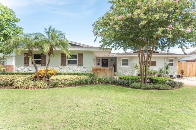 Foto del edificio - Beautiful 4 Bedroom house for rent on the ...