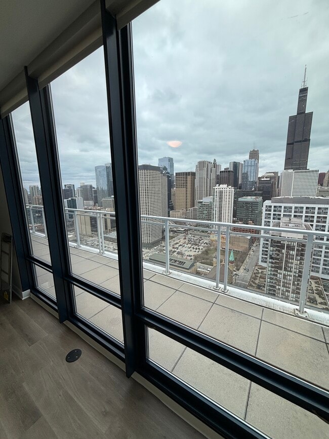 Foto del edificio - 842 W Adams St