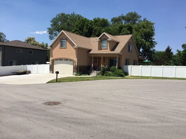 Building Photo - Beautiful Orem home for rent!